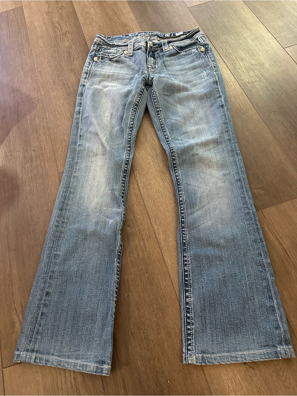 Miss Me Women’s Bootcut Jeans with Embroidered Back Pockets in a Size 29 - Picture 2 of 7